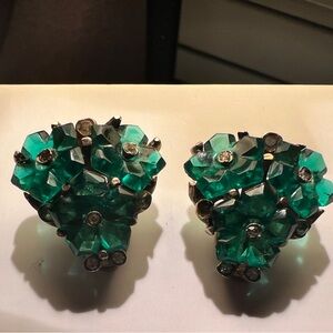 trifari pat pendant clip on earrings emerald green flowers